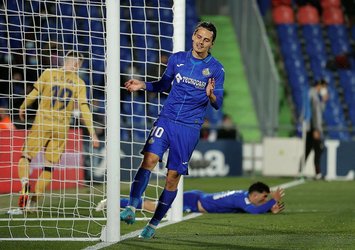 Enes Ünal kimdir?