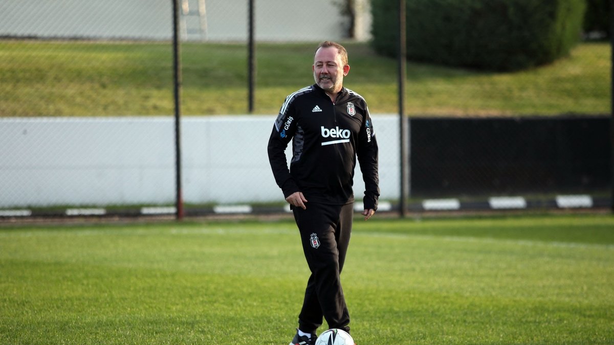 Beşiktaş'ta Sergen Yalçın tesislere geldi!