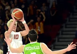 Dişi Aslanlar çeyrek finalde!