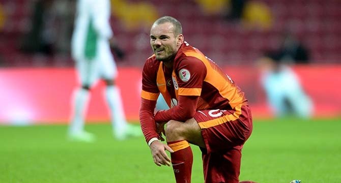 Wesley Sneijder’in aklı Galatasaray’da