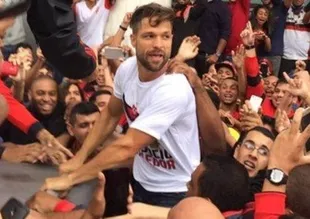 Diego Ribas'a muhteşem karşılama!
