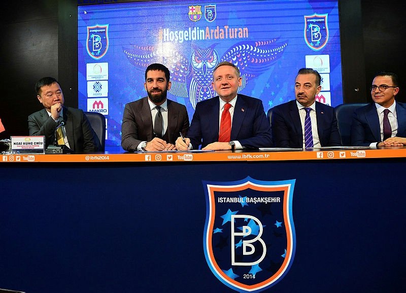 Arda Turan resmen Başakşehir’de
