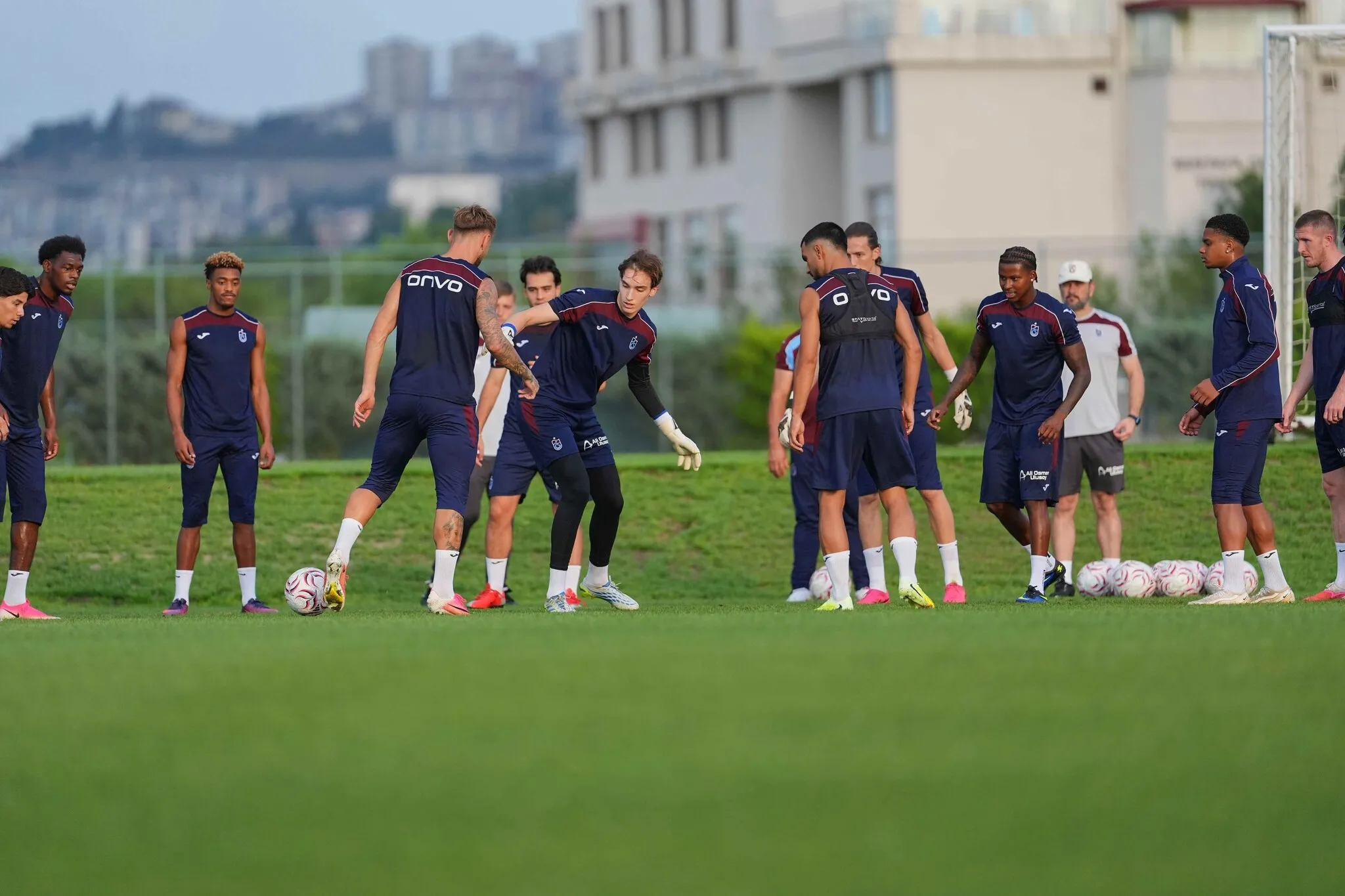 Trabzonspor'da yaprak dökümü! 4 futbolcuyla yollar ayrılıyor