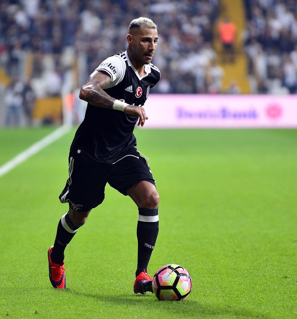 Caner Erkin sezonu kapattı