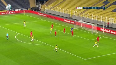 Mame Thiam Fenerbahçe - Sivas Belediyespor maçında direği geçemedi