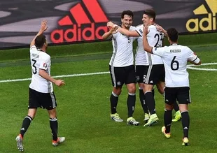 Panzer, Slovakya'yı ezdi geçti!