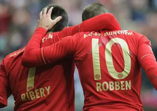 Arjen Robben ve Franck Ribery ile 2 yıl daha