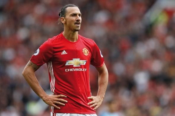 Zlatan, van Persie’yi yakaladı! Tarihe geçti...