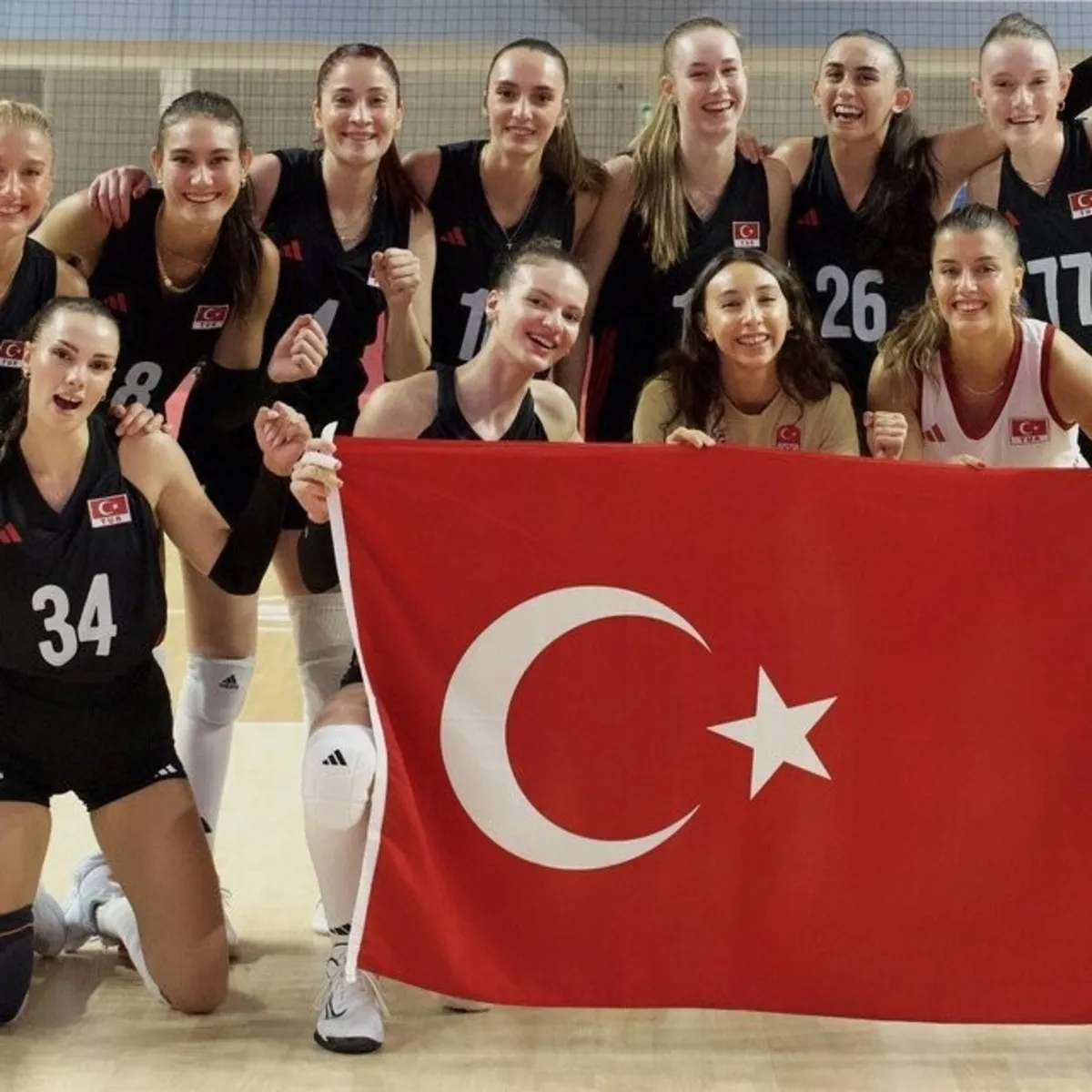 Kadın Milli Voleybol Takımı, ev sahibi İtalya'yı 3-0 yenerek şampiyonluğa ulaştı