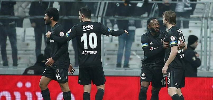 Beşiktaş'ta Caner ve Elneny arasında gerginlik