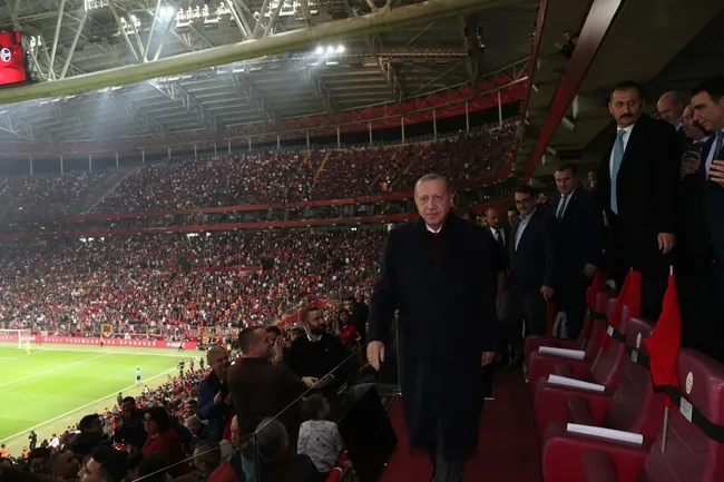 Başkan Erdoğan millileri yalnız bırakmadı - 2