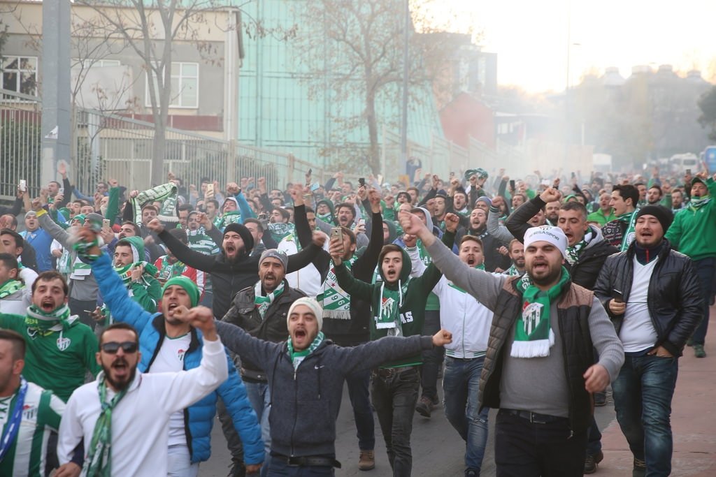 Bursaspor taraftarı Beşiktaş’a akın etti