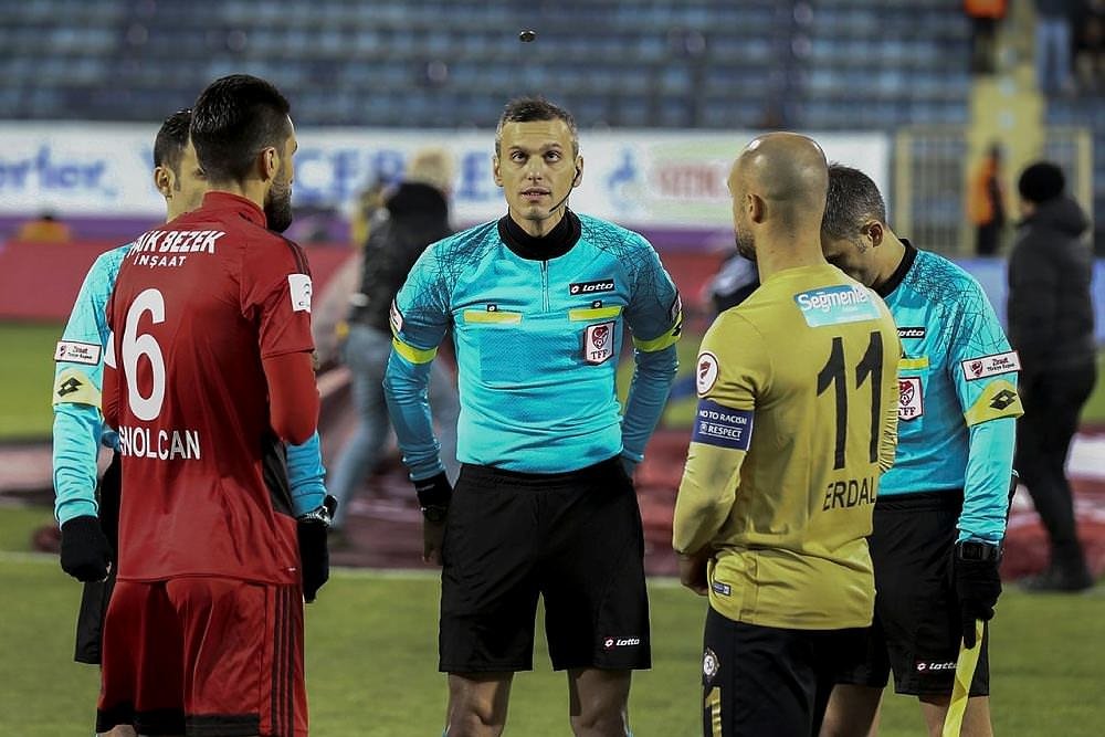 Hakemlerin asıl meslekleri şaşırttı