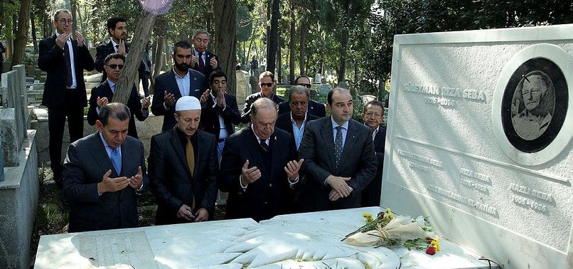 Özbekten, efsane başkanın kabrine ziyaret