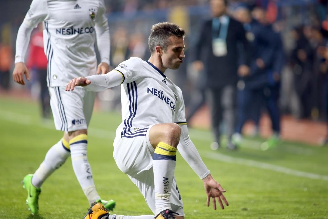 Robin van Persie’den Beşiktaş’a uyarı