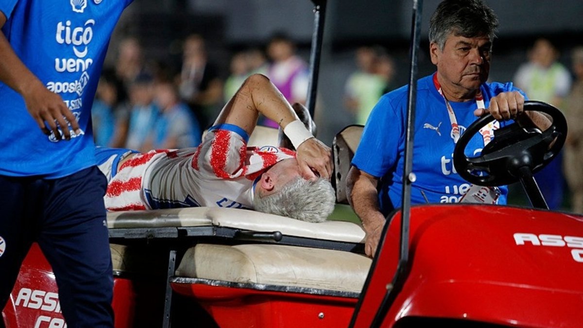 Paraguay'da Julio Enciso, hazırlık maçında sakatlandı