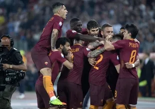 Roma'dan Juventus'a zirve yarışında darbe