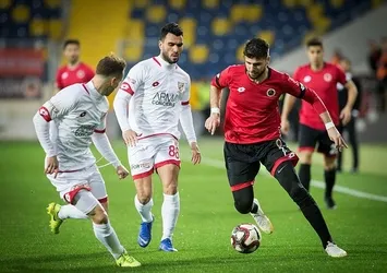 Gençler yaralı