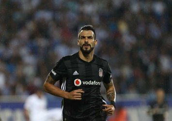 Alvaro Negredo futbolu bıraktı!