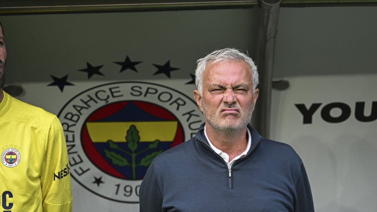Jose Mourinho Fenerbahçe’den ayrıldı! Rekor kıran veda Jose Mourinho Fenerbahçe’den ayrıldı! Rekor kıran veda
