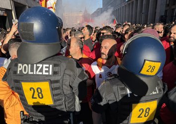 G.Saray taraftarından Almanya'da protesto!
