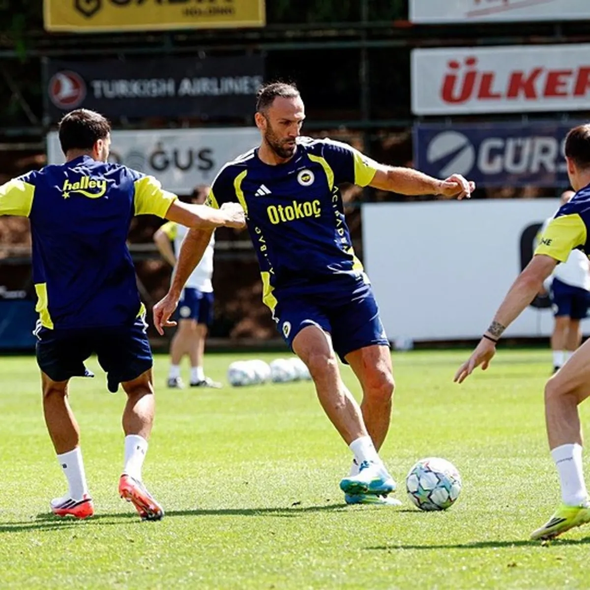 Fenerbahçe, UEFA Şampiyonlar Ligi'nde Roma'yı konuk edecek!