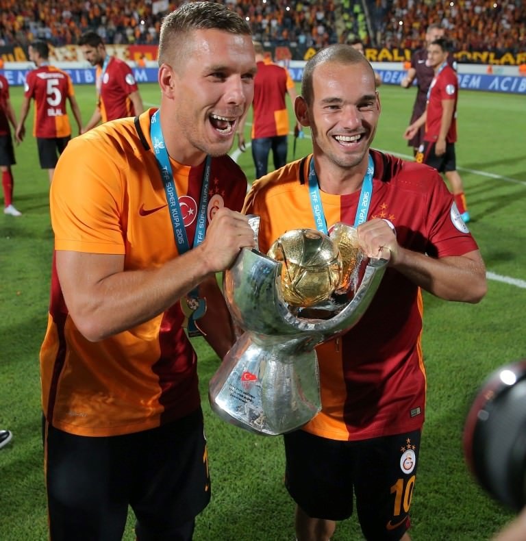 Sneijder transfer iddialarına cevap verdi