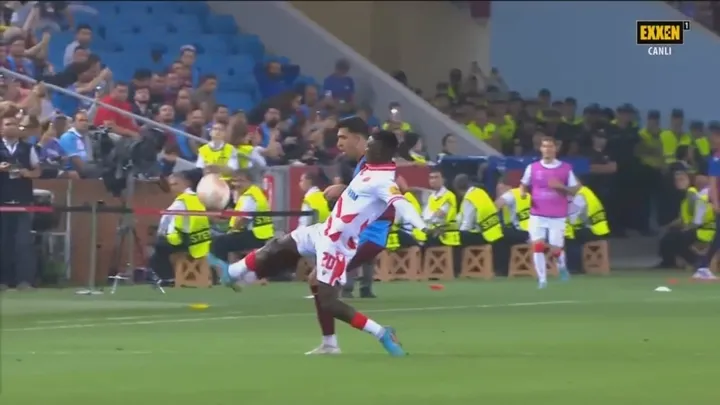 Trabzonspor - Kızılyıldız maçında kırmızı kart çıktı! - 2