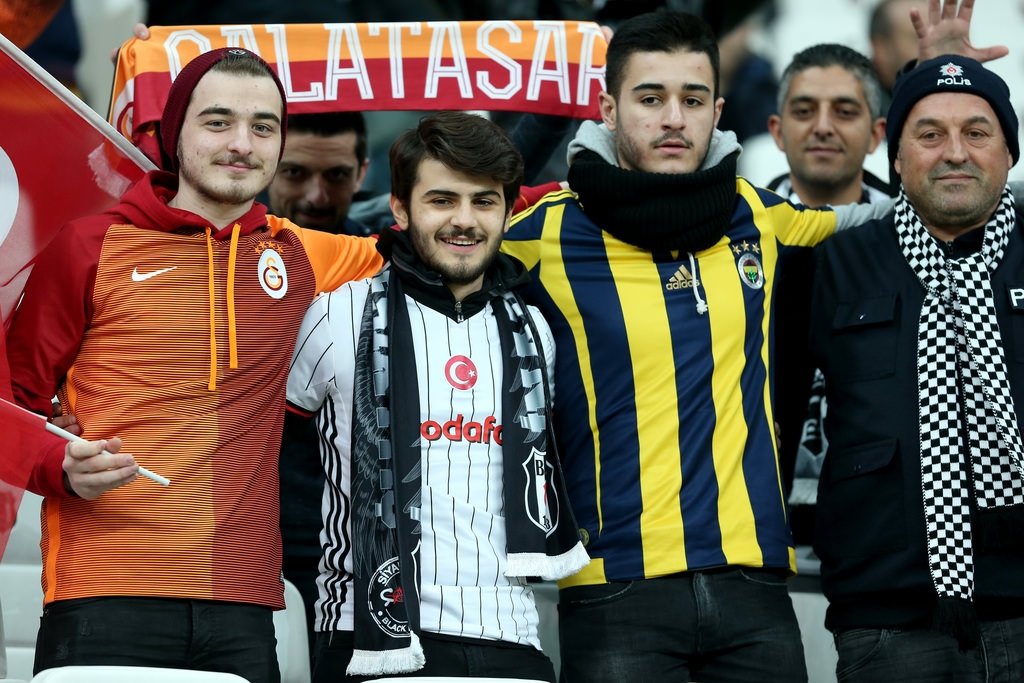 Vodafone Arena’da herkes kol kola
