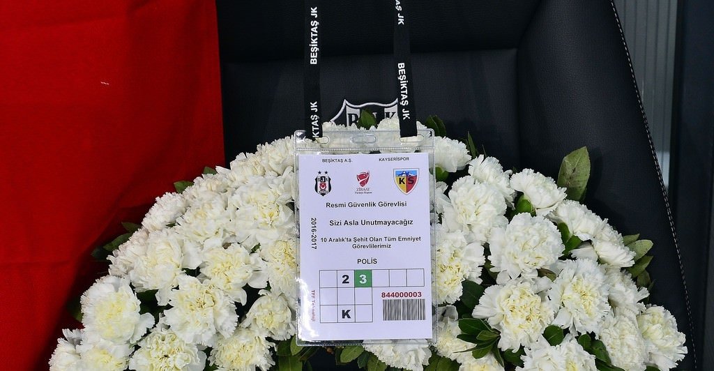 Vodafone Arena’da herkes kol kola