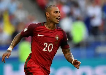 Quaresma bırakıyor!