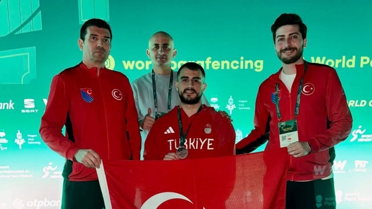 Milli para eskrimci Hakan Akkaya, Dünya Kupası'nda gümüş madalya kazandı!