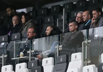 Tribünde gol attı