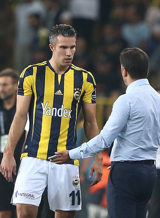 Van Persie’den Pereira’ya şok hareket
