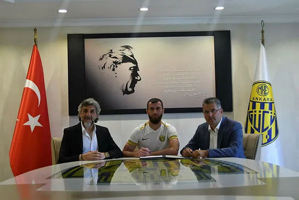 Ankaragücü'nde çifte imza - 1