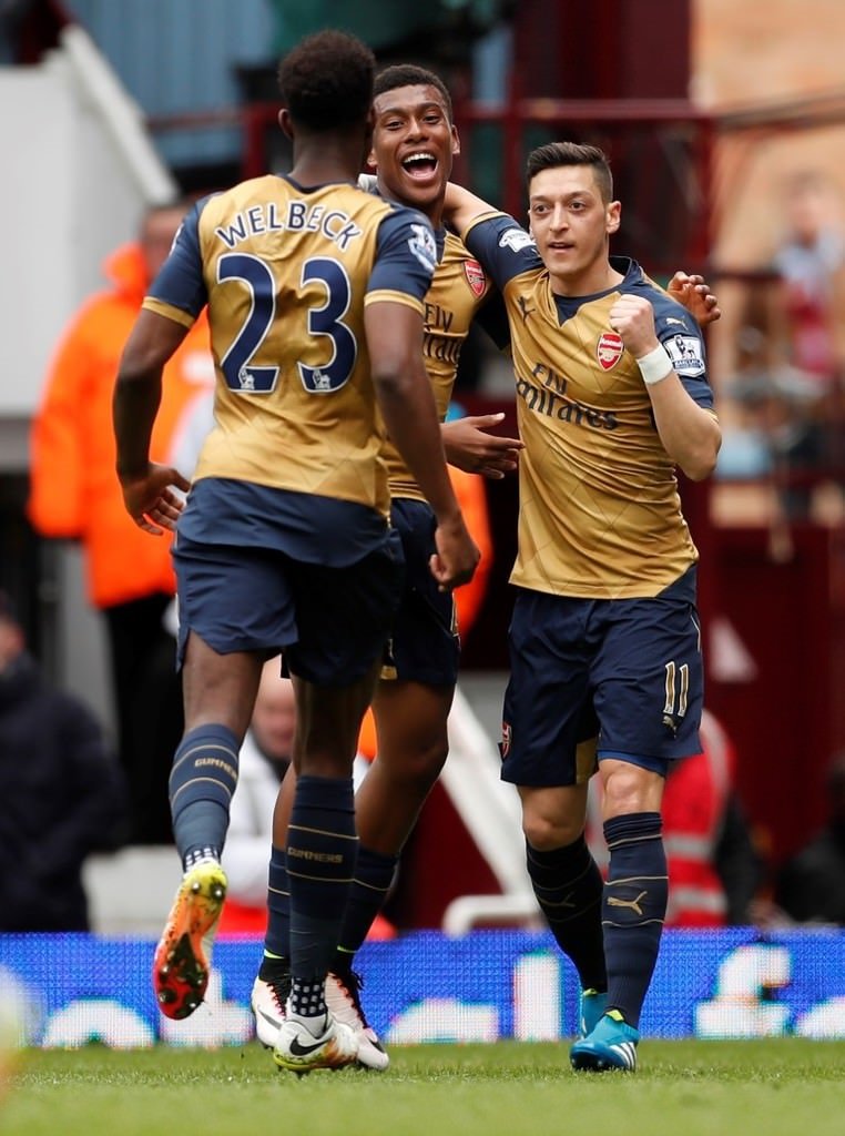 Arsenal’da yılın futbolcusu Mesut Özil
