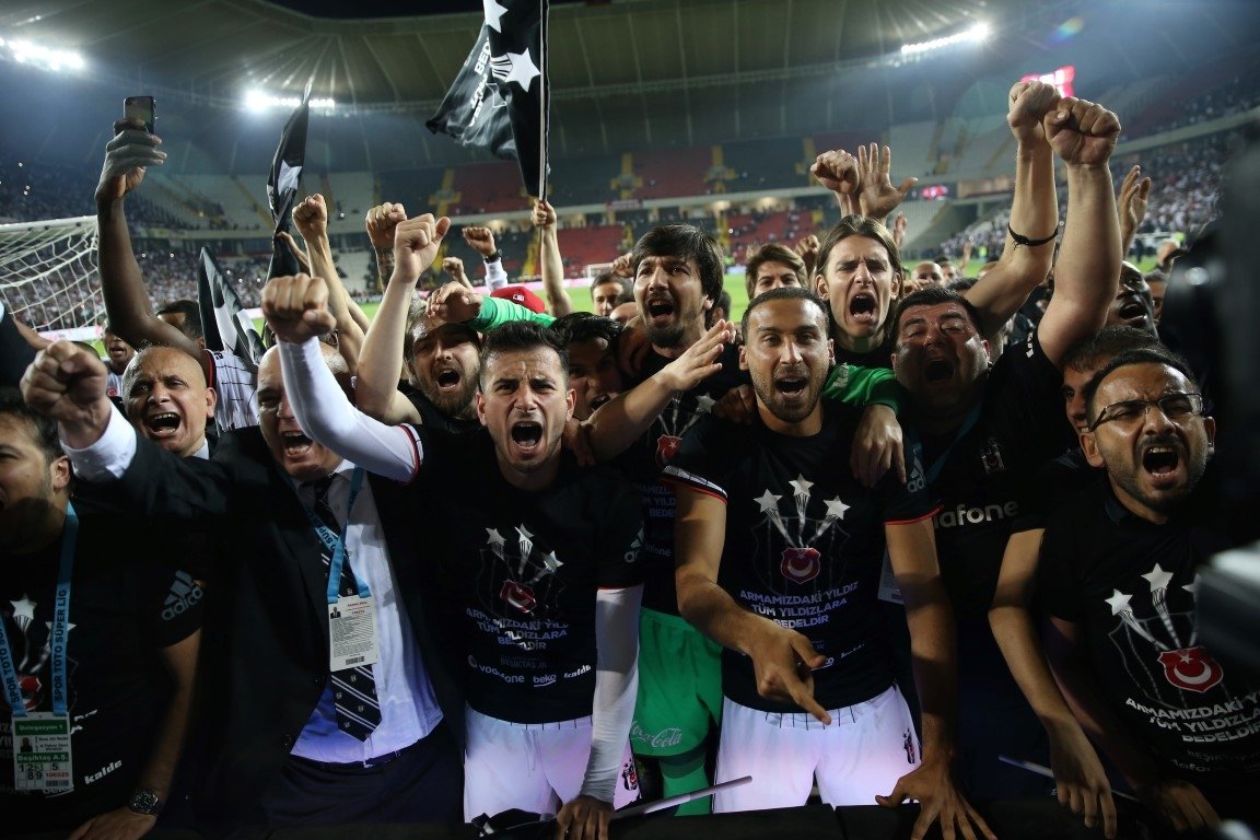 İşte Beşiktaş’ın 3 yıldız tişörtü