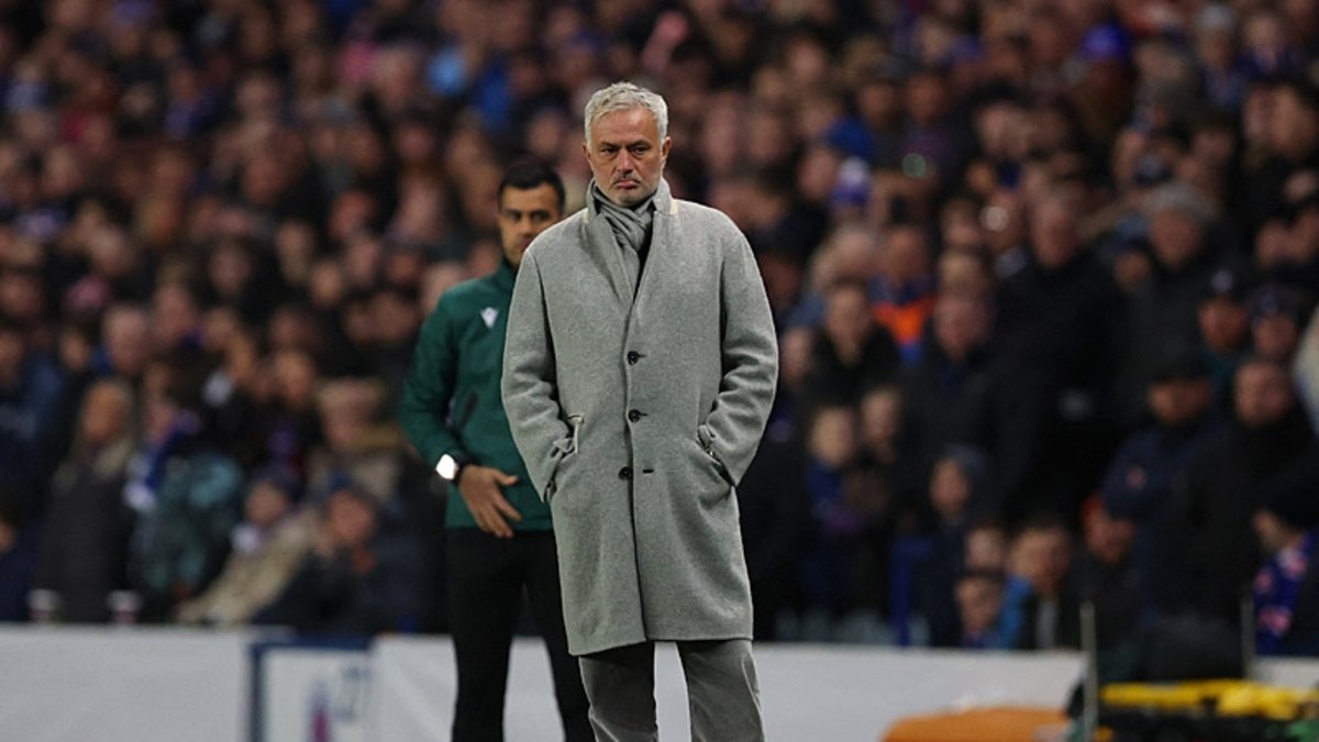 Fenerbahçe ligde moral peşinde! İşte Mourinho'nun Reeder Samsunspor maçı muhtemel 11'i Fenerbahçe ligde moral peşinde! İşte Mourinho'nun Reeder Samsunspor maçı muhtemel 11'i