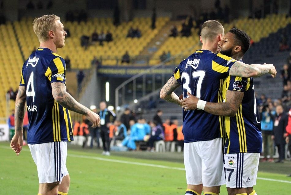 Galatasaray - Fenerbahçe derbisi öncesi ortam ısınıyor