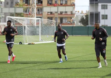 Alanyaspor çalışmalara başladı