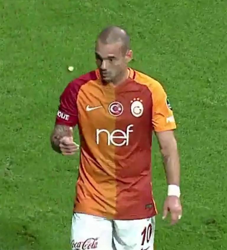 Sneijder Katar’a gidiyor!