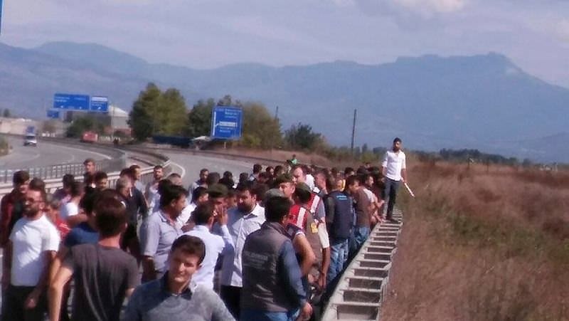 Sakaryaspor ile Eskişehirspor Taraftarı Birbirine Girdi