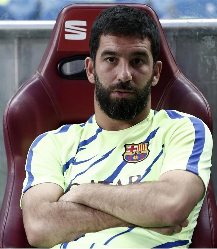 Arda Turan tek başına kaldı