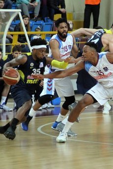 Fenerbahçe, deplasmanda Trabzon'u devirdi