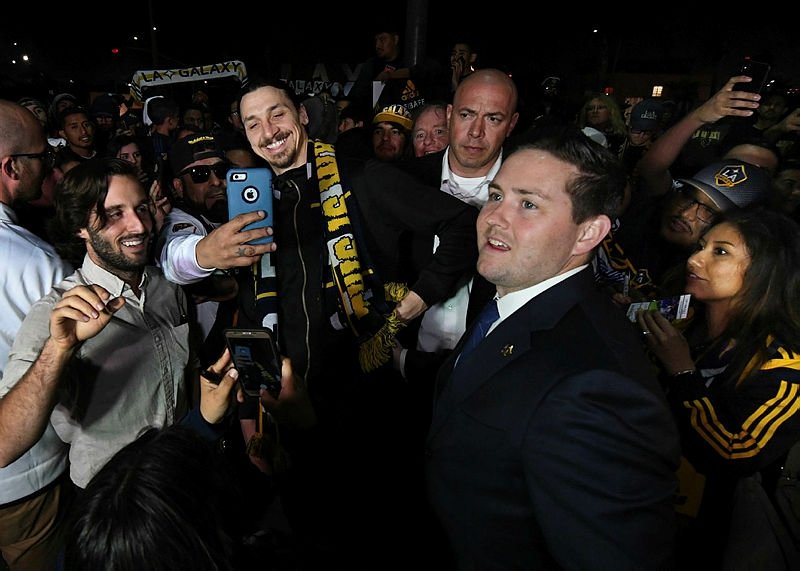 İbrahimovic’e coşkulu karşılama