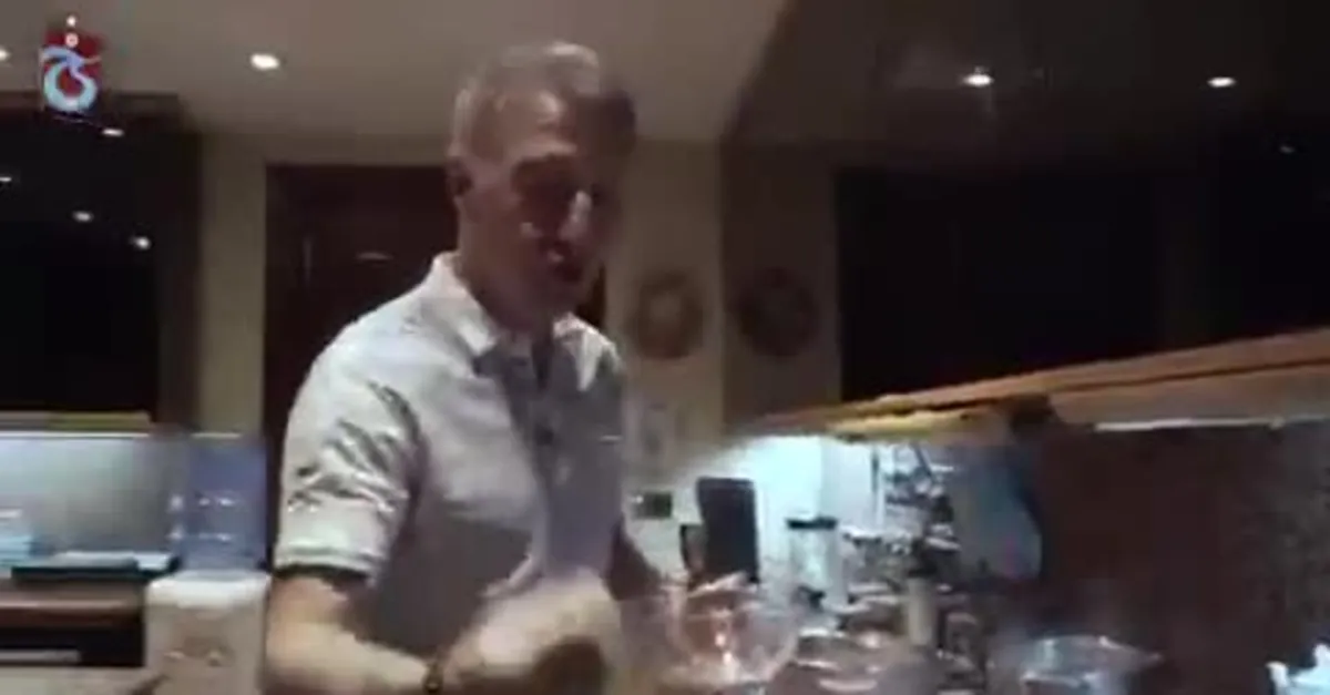 Ahmet Ağaoğlu mutfakta hünerlerini sergiledi