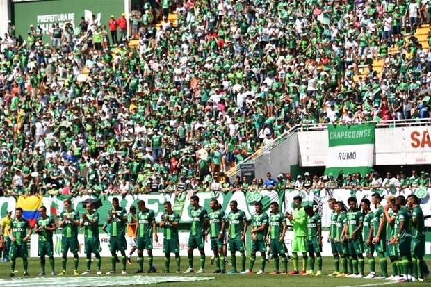 Chapecoense gözyaşlarıyla sahada