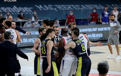 Son dakika spor haberi: TBF Disiplin Kurulu Anadolu Efesli Singleton ve Fenerbahçe Bekolu Melih Mahmutoğlu’na para cezası verdi