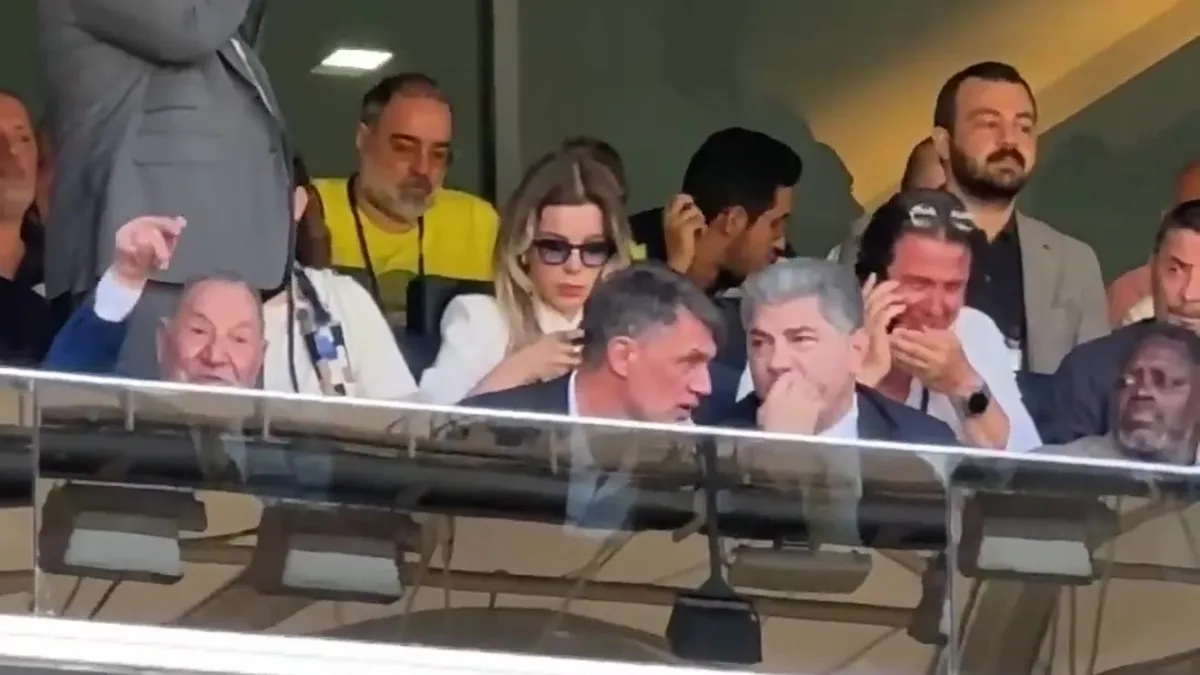 Hakan Safi ve Paolo Maldini Chobani Stadı'nda
