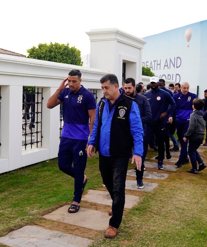 Futbol camiası cuma namazında buluştu